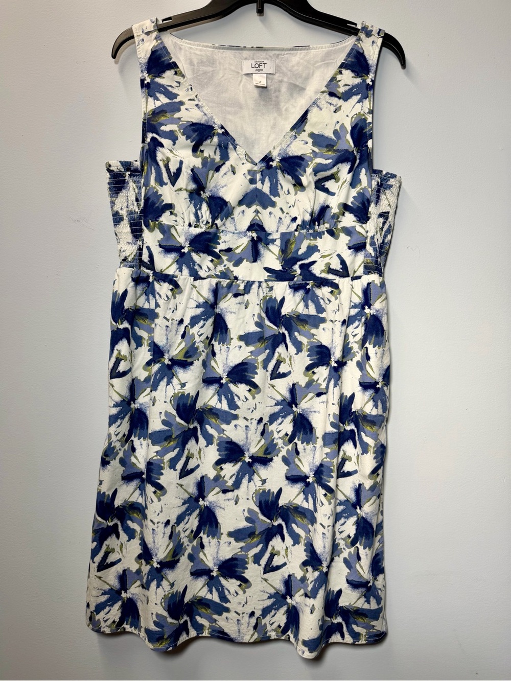 Ann Taylor LOFT Petites Floral V-Neck Sleeveless Dress Blue White Cotton Blend